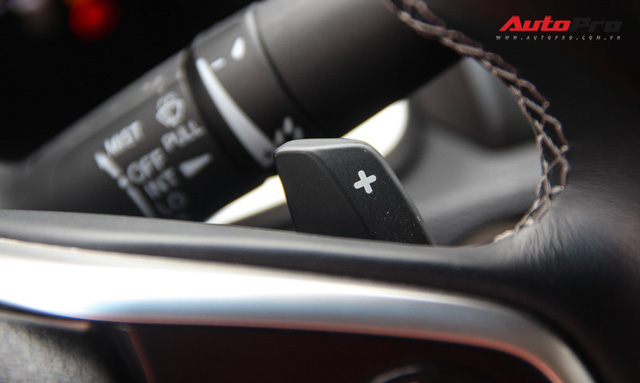 Giá thấp hơn 140 triệu đồng, Honda Civic phiên bản mới bị cắt giảm gì so với bản đủ?